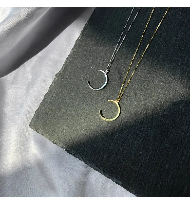 Simple Pretty Moon Necklace