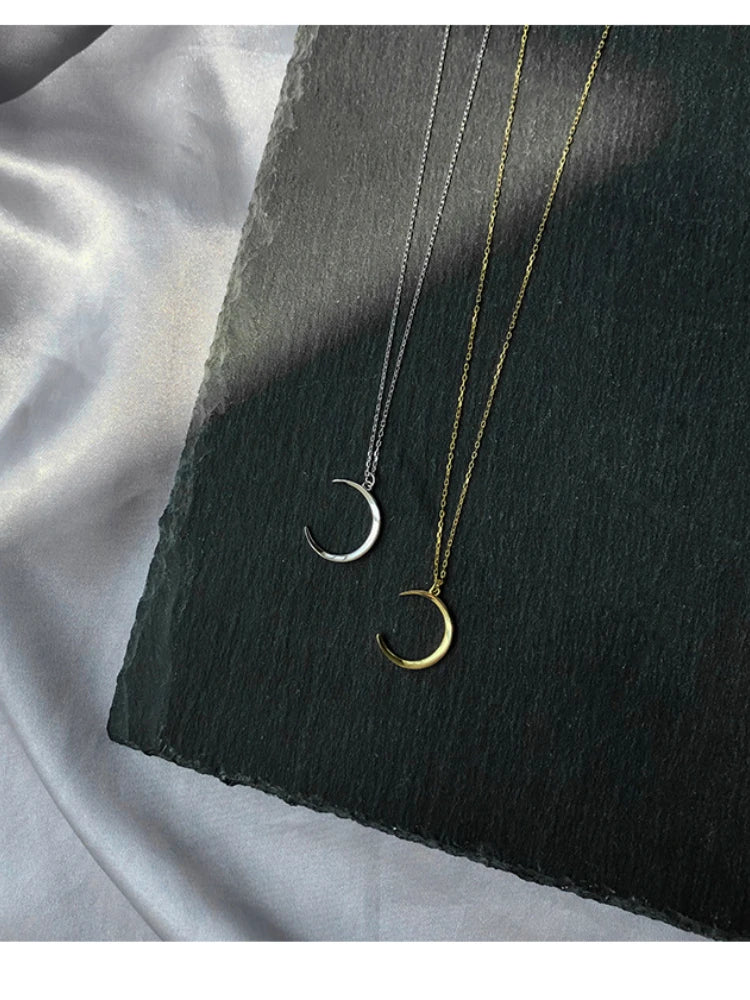 Simple Pretty Moon Necklace