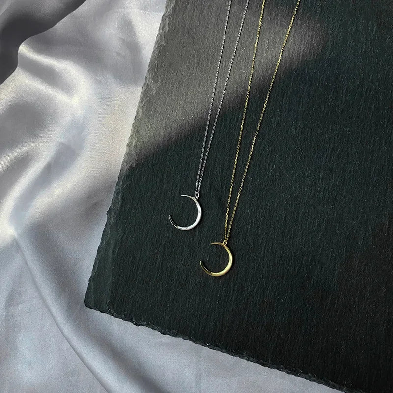 Simple Pretty Moon Necklace